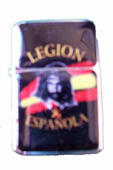 Mechero modelo Zippo con el escudo del Cristo de la Legión.